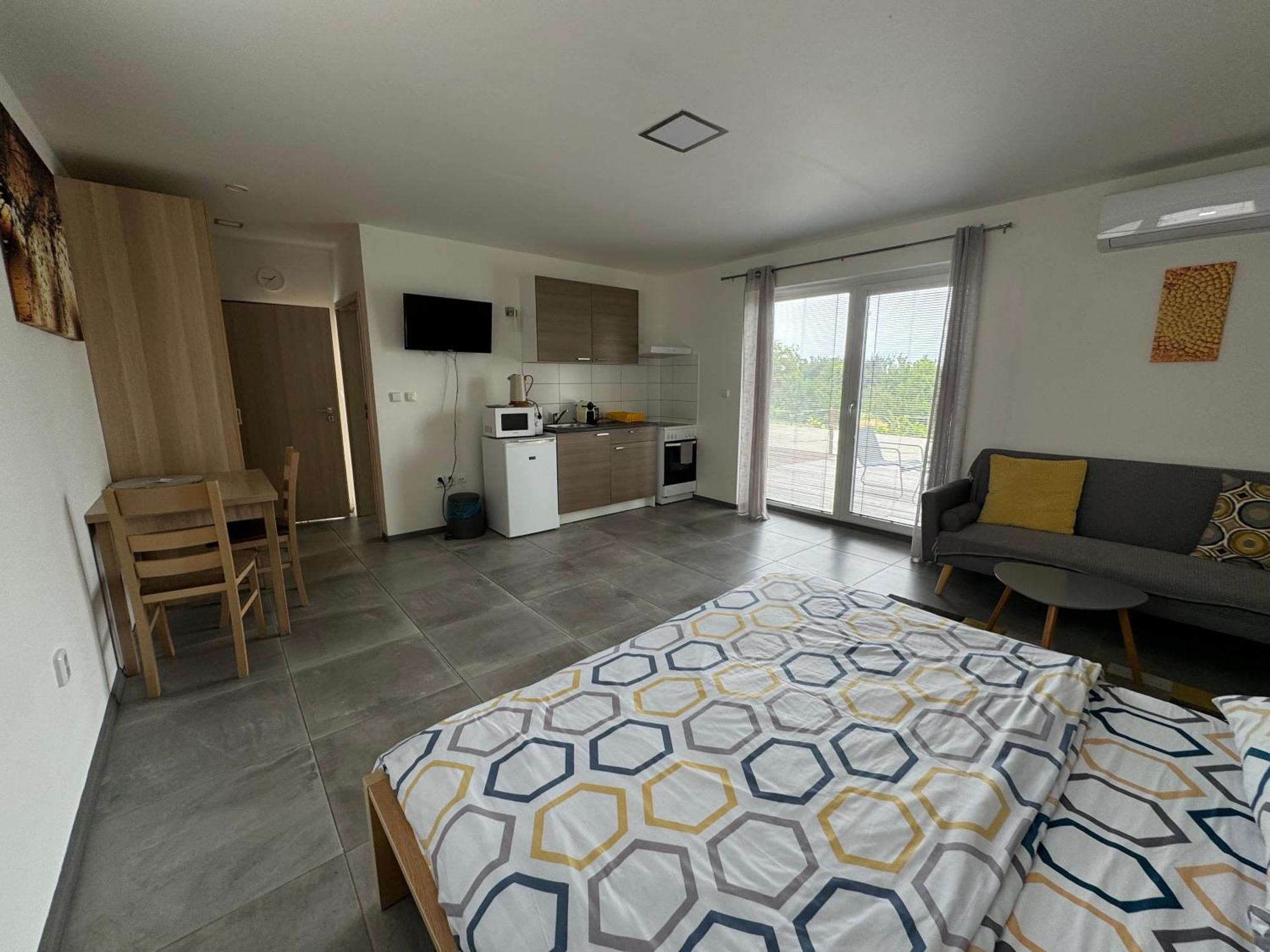 Apartmany Miromar Podivin Extérieur photo