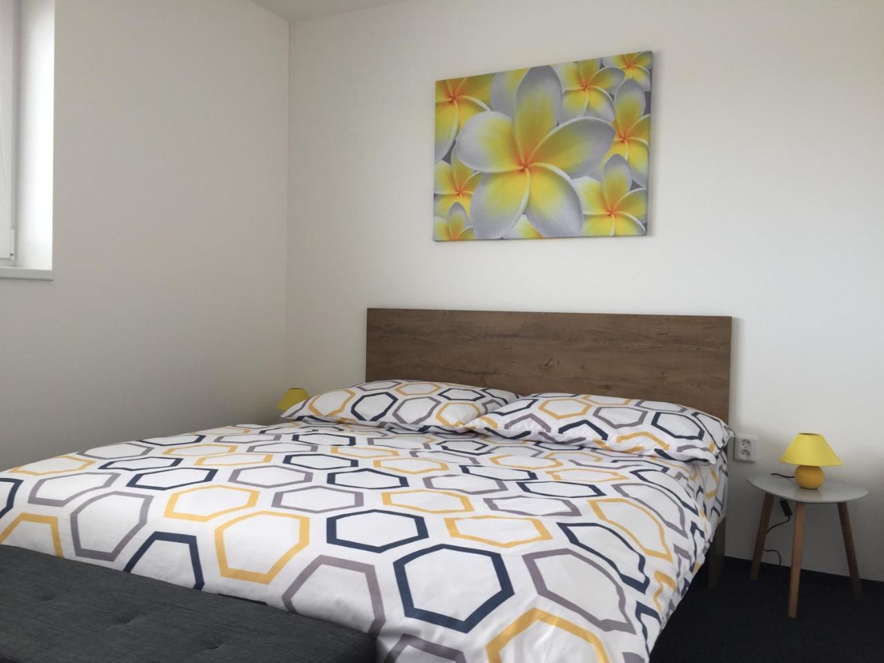 Apartmany Miromar Podivin Extérieur photo